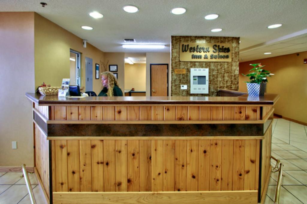 Western Skies Inn & Suites Los Lunas Екстер'єр фото